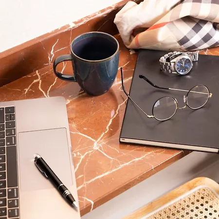 Toujours & Ξενοδοχείο 4*