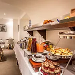 Hotel Toujours & 4*