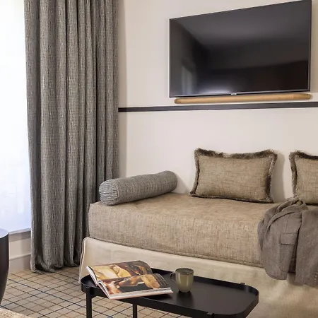 Hotel Toujours & Paris