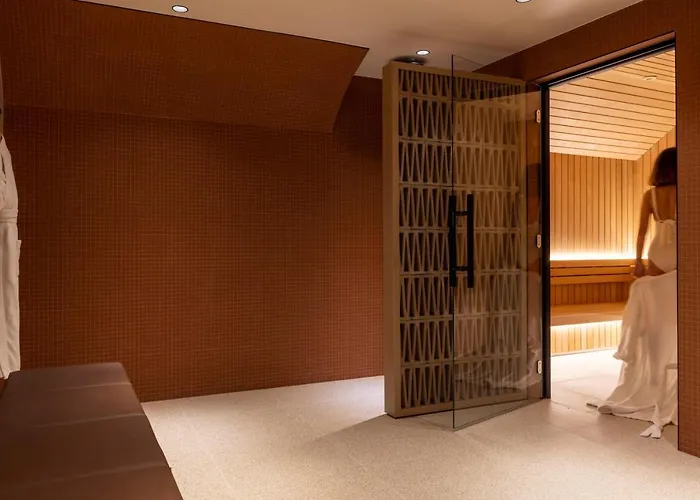Toujours & Hotell 4*