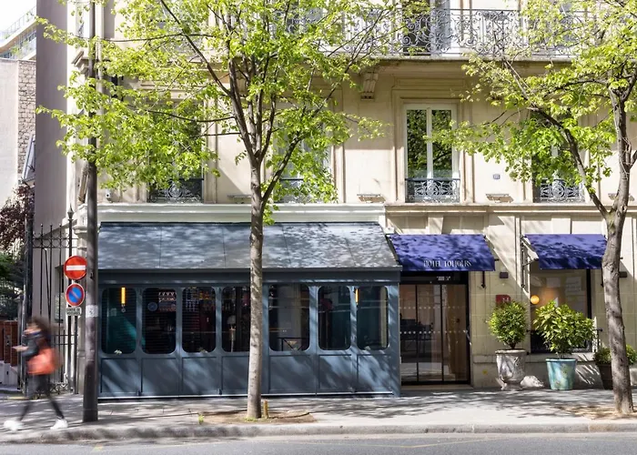 Hotell Toujours & 4*