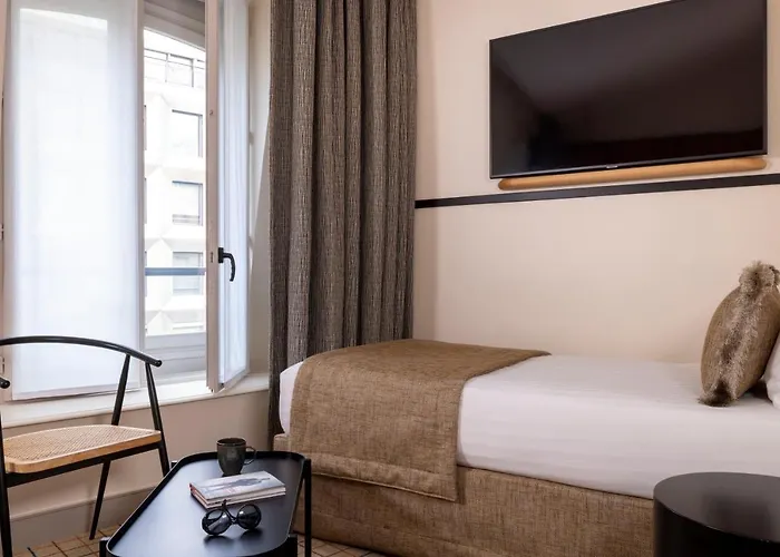 Toujours & Hotel Parijs