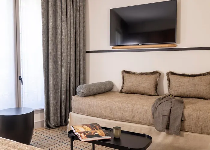 Hotel Toujours & Parijs