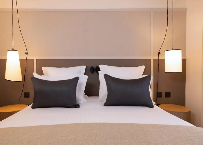 Toujours & Hotel Parijs