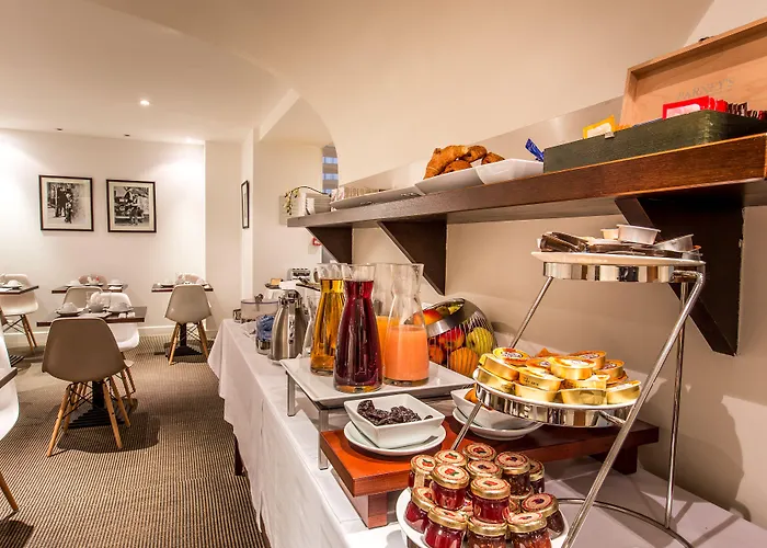 Hotell Toujours & 4*