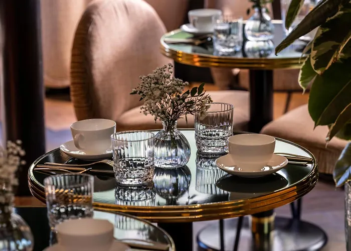 Hotel Toujours & Parijs