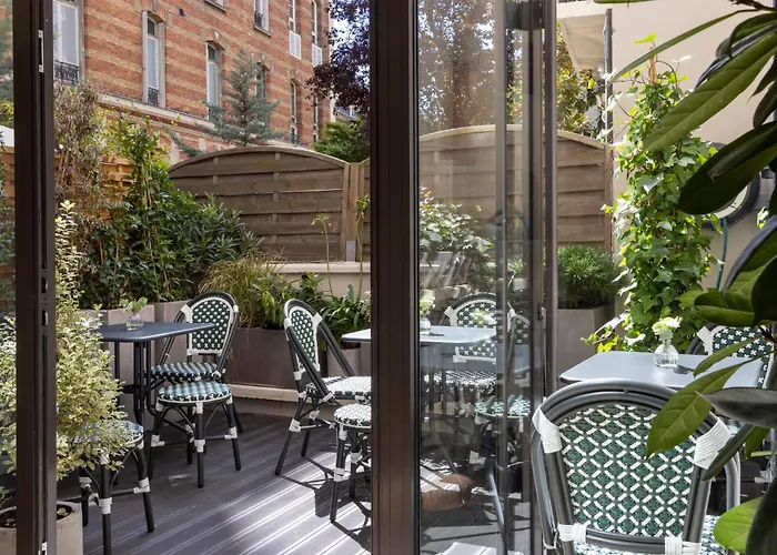 Hotel Toujours & Parijs