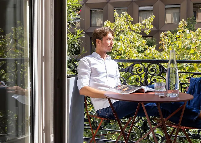 Hotel Toujours & Parijs