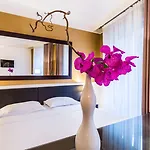 Toujours & Hotel 4*